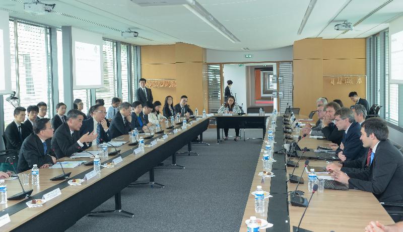 The Chief Executive, Mr C Y Leung, visited Ecole Nationale de l'Aviation Civile (ENAC) (National School of Civil Aviation) in Toulouse, France, today (June 7, Toulouse time). Picture shows Mr Leung (second left); the Secretary for Transport and Housing, Professor Anthony Cheung Bing-leung (first left); the Secretary for Innovation and Technology, Mr Nicholas W Yang (third left); and Hong Kong student delegates listening to a presentation by the ENAC.